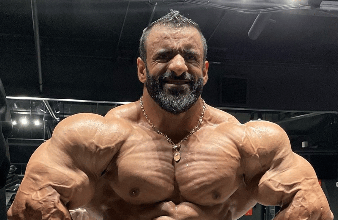 Hadi Choopan showing off physique
