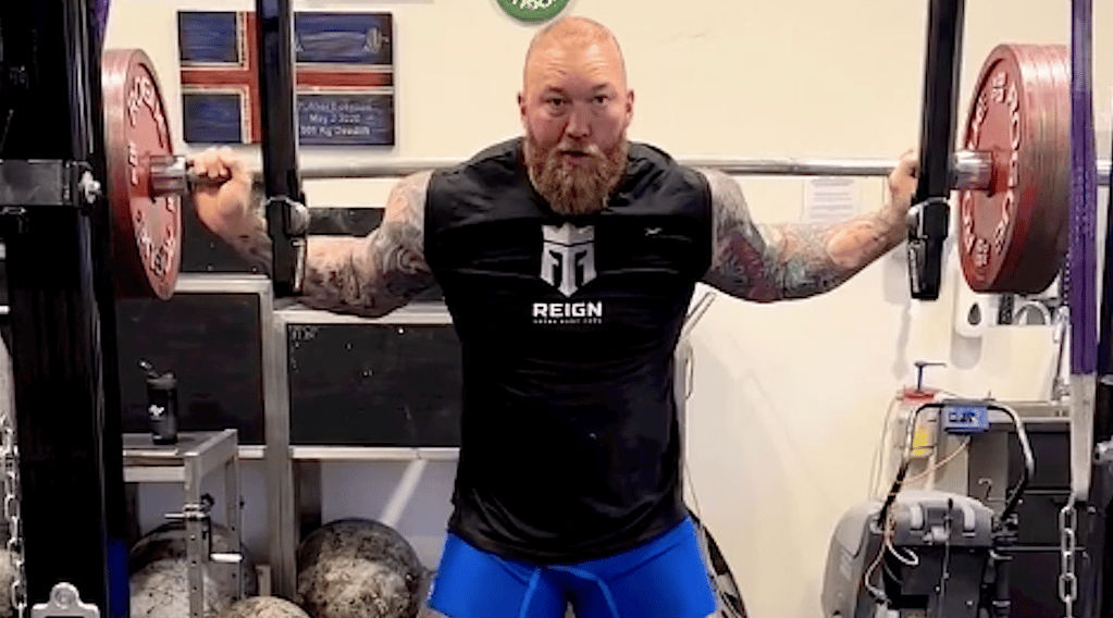 Hafthor Bjornsson squatting