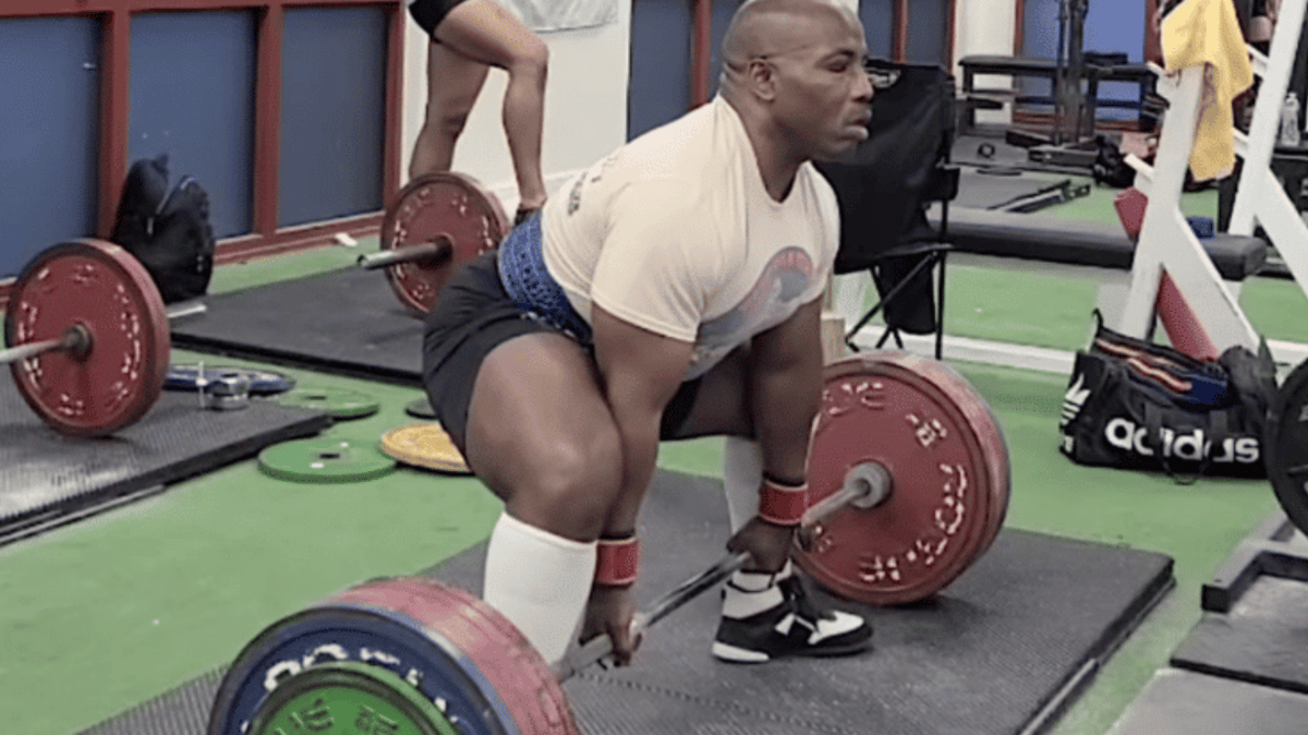 David Ricks 628-pound deadlift five reps