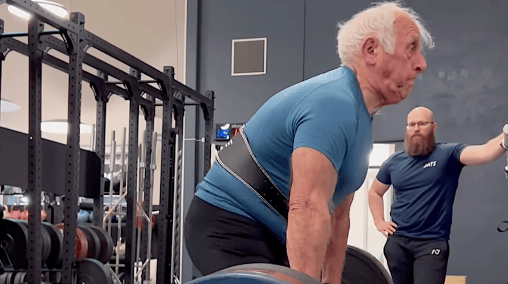 Magne of Norway gets a PR deadlift on his 80th birthday