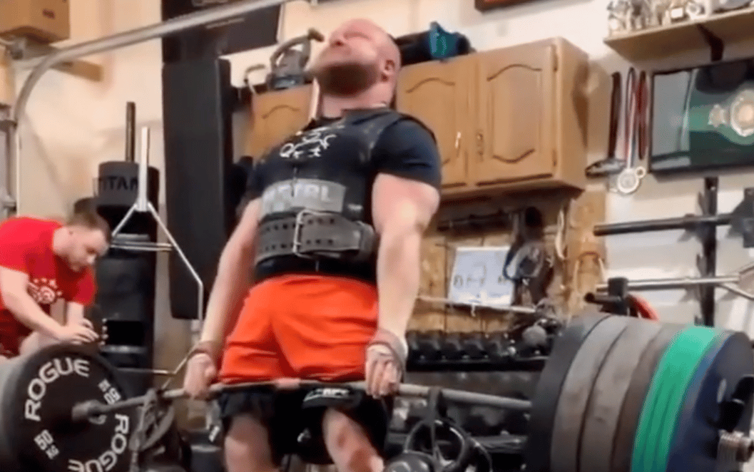 Ben Thompson breaks the Silver Dollar deadlift world record