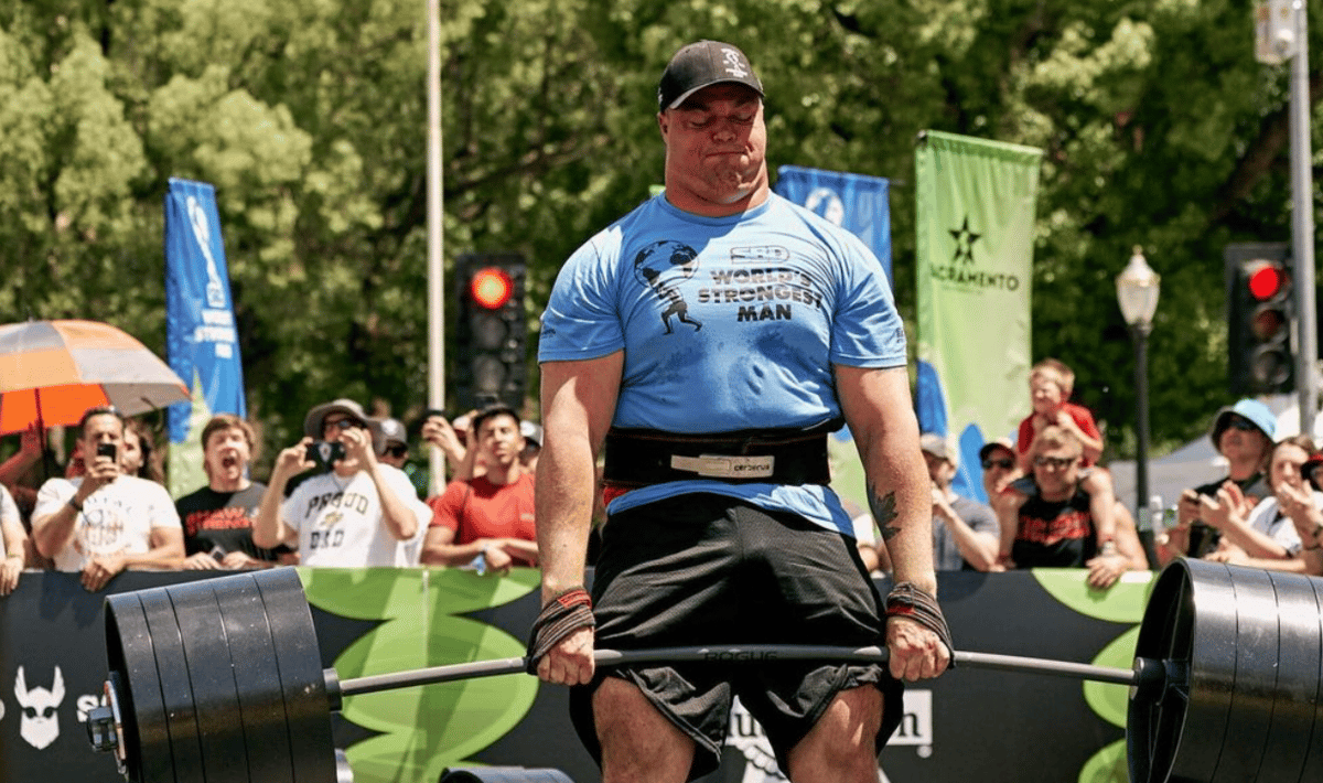 Mitchell Hooper deadlifting during the 2022 WSM