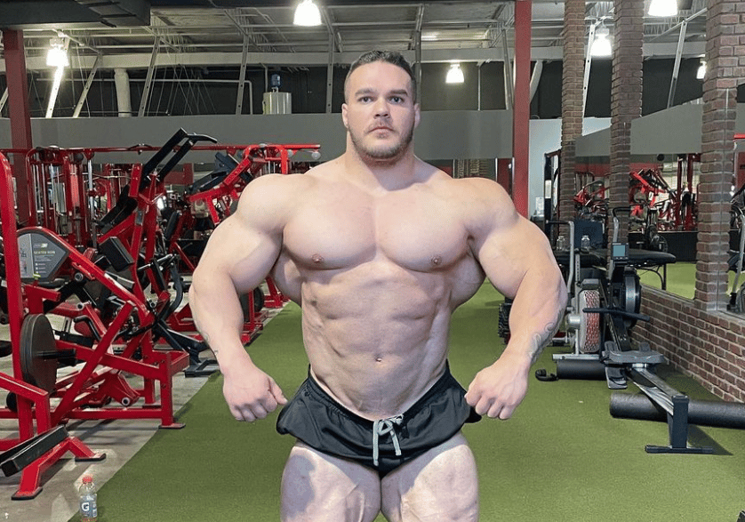 Nick Walker shows off his physique in May 2022